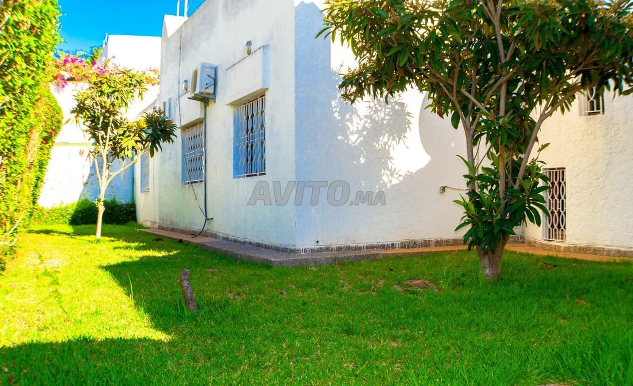 VILLA DI 603 M2 A BIR RAMI EST