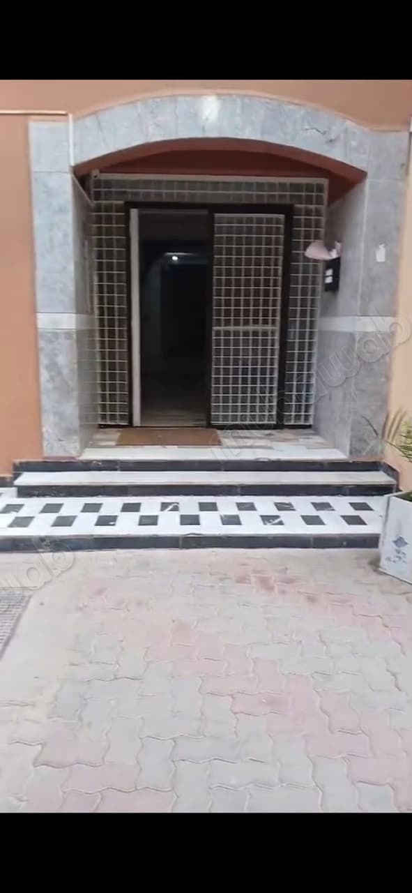 شقة كبيرة بالطابق الأرضي في الرويداتي