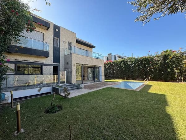 Villa à louer à Bouskoura 4 chambres avec piscine