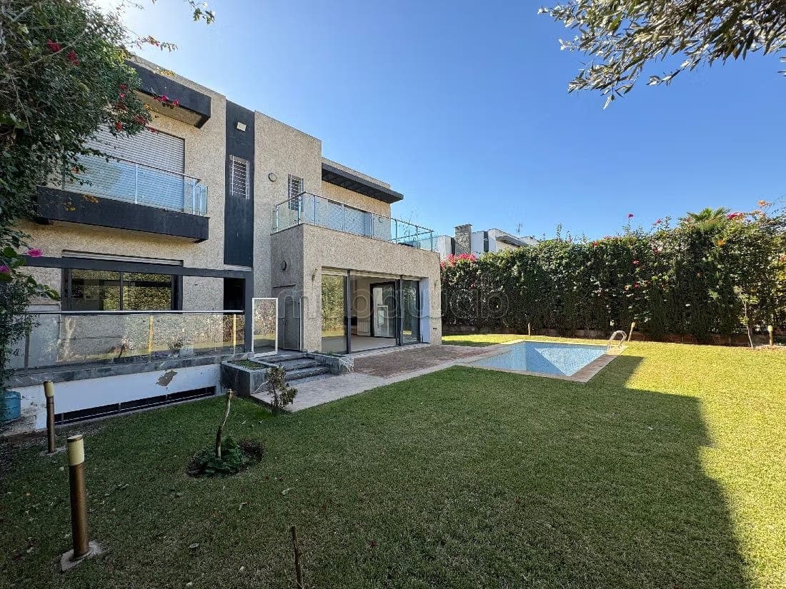 Villa à louer à Bouskoura 4 chambres avec piscine