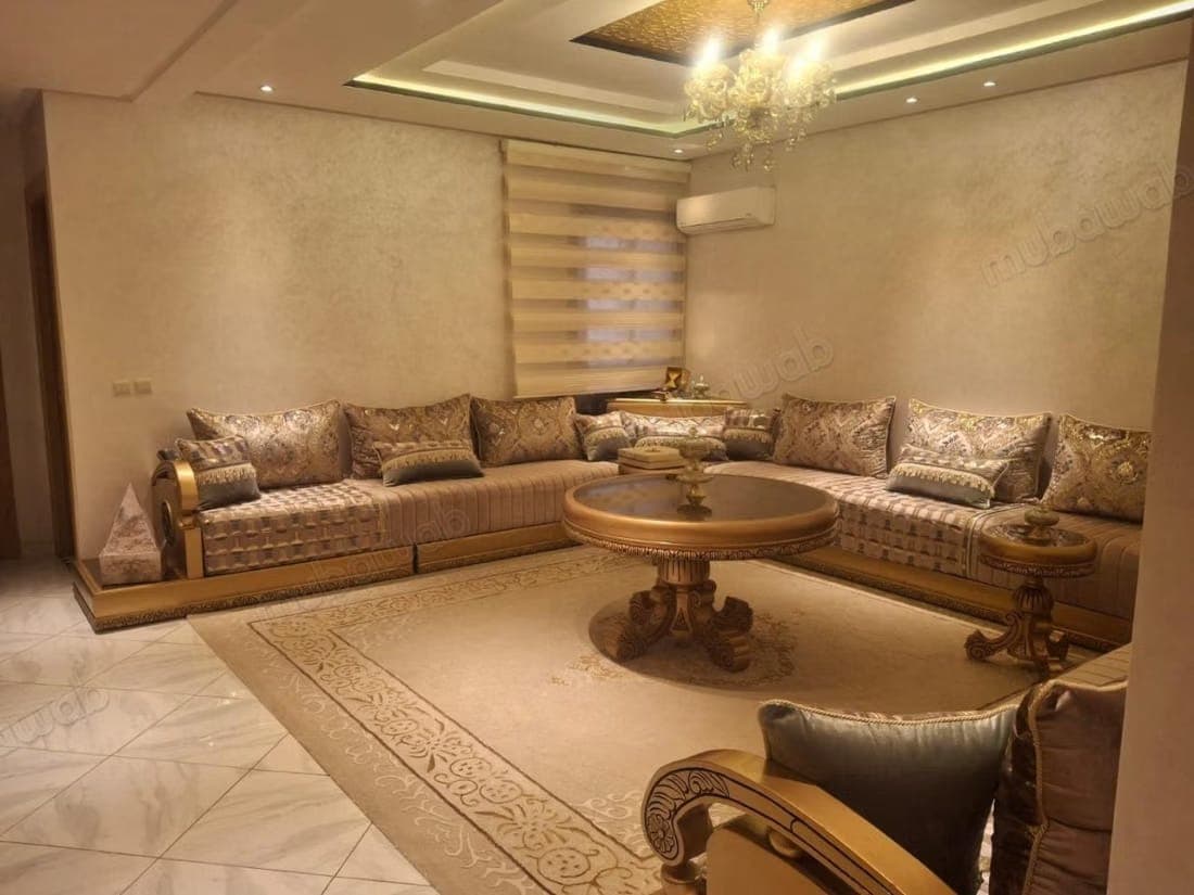 Se vende piso en La Ville Haute. 2 dormitorios agradables. Con garaje y ascensor