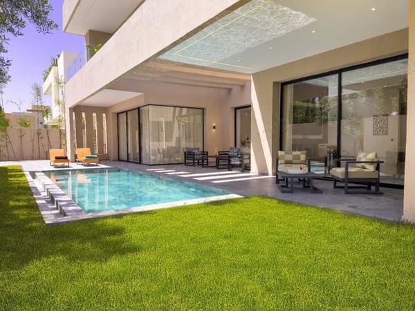 Magnifique villa à vendre à Route Amizmiz. 7 grandes pièces. Bien meublé