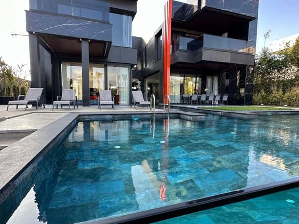 Luxusvilla zum Verkauf, möbliert in Ville Verte. Fläche von 1200 m². Ankleidezimmer