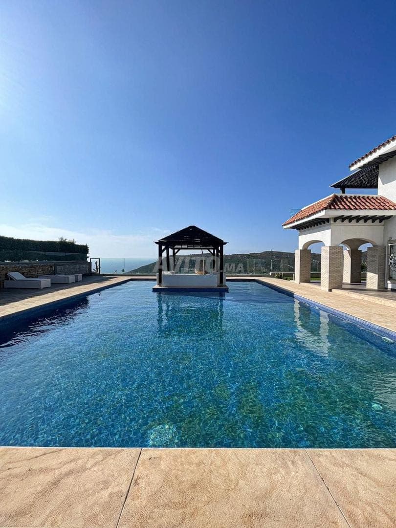 Luxe villa te huur met zeezicht