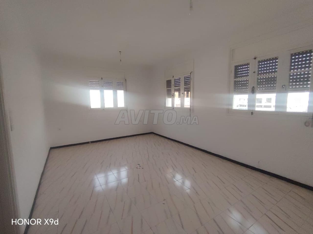 BUREAU 2ÈME ÉTAGE 3 FAÇADES BERNOUSSI 4800 DH
