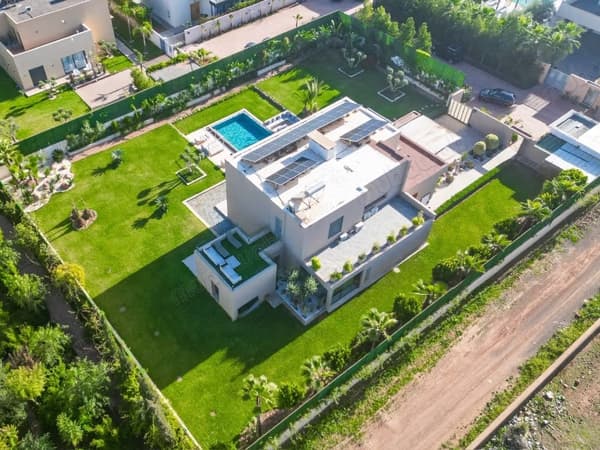 Luxe villa te koop