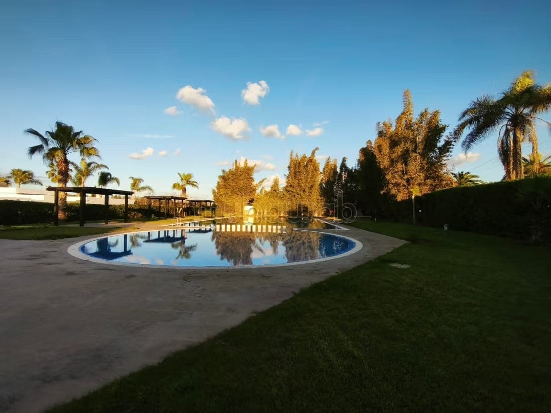 Villa plein pied 470m en résidence devant la plage