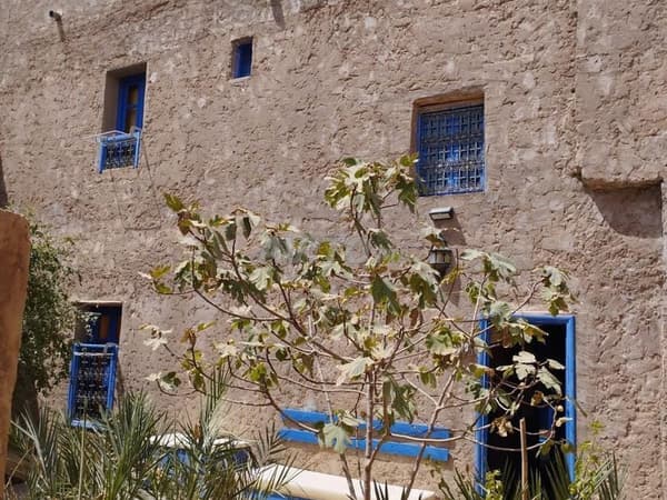 Kleine Villa im Stil eines Hauses zum Renovieren