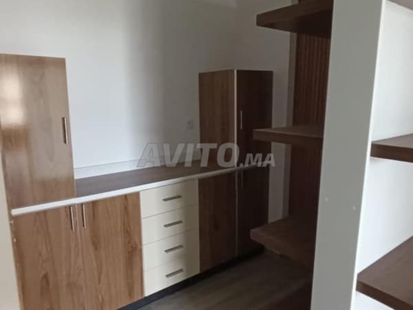 Bureau très bien situé, aménagé et neuf