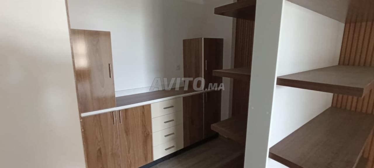 Bureau très bien situé, aménagé et neuf