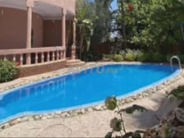 Titled villa with 4 bedrooms and a pool