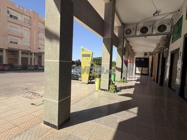 LOCAL COMMERCIAL À VENDRE CHU - (En hauteur)