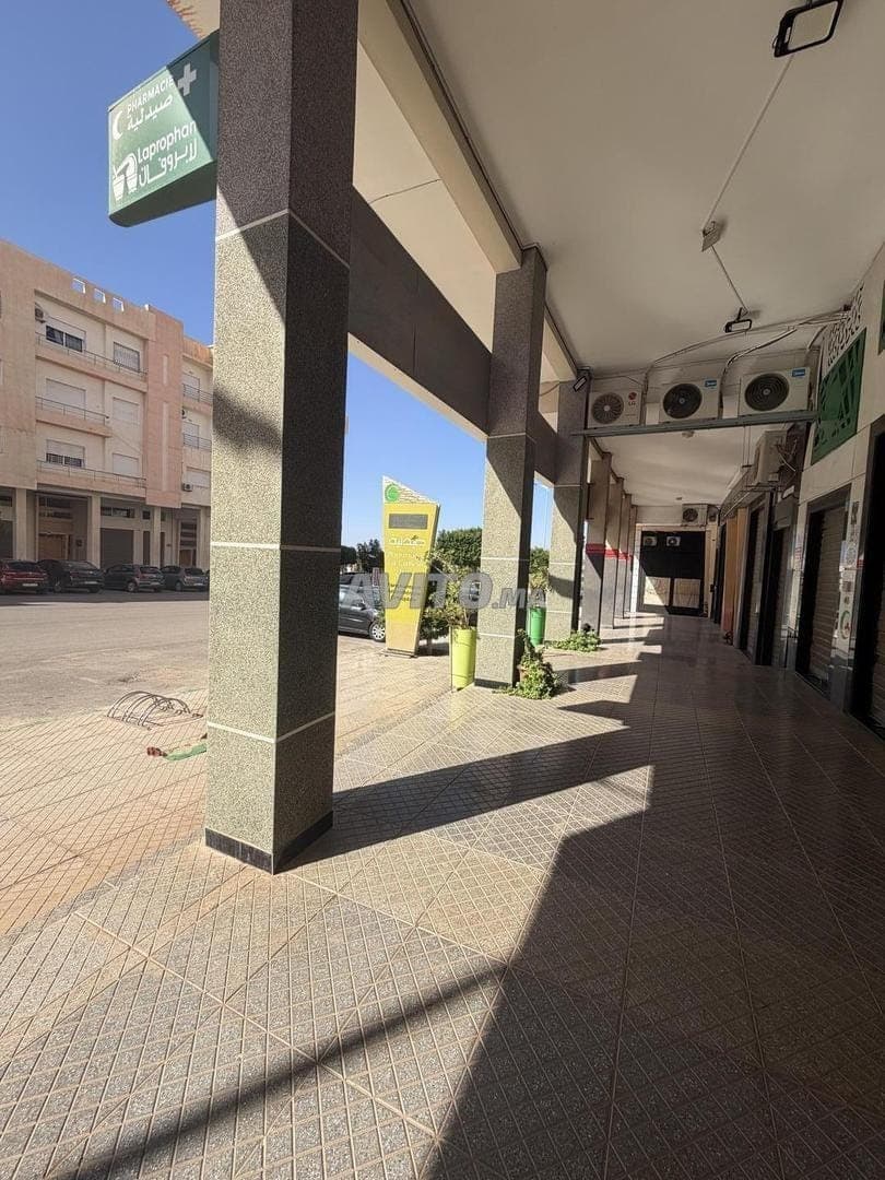 LOCAL COMMERCIAL À VENDRE CHU - (En hauteur)