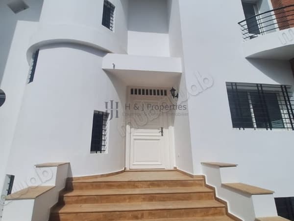Grande villa à rafraîchir de 520m²