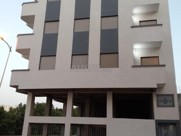 Appartements et locaux commerciaux à vendre