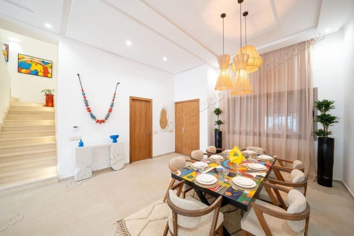 High-end villa for rent on Route Amizmiz. Sub-letting possible. Well furnished