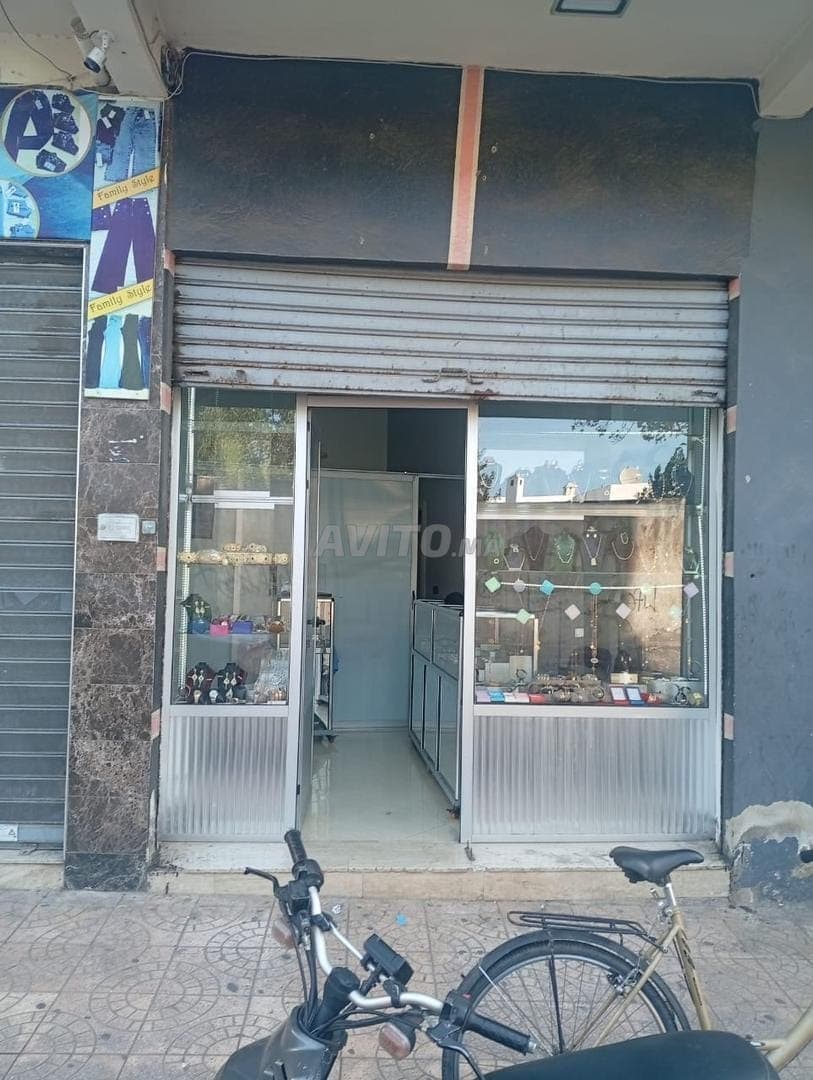 Magasin bien situé à côté de Résidence Marbella