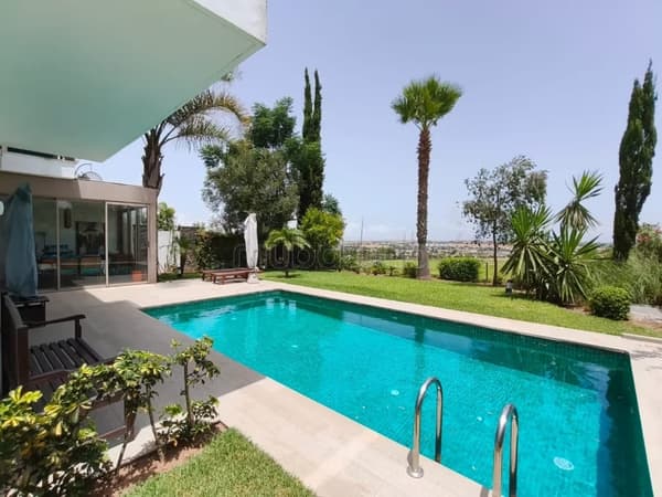 Uitzonderlijke villa aan golfbaan leeg te huur