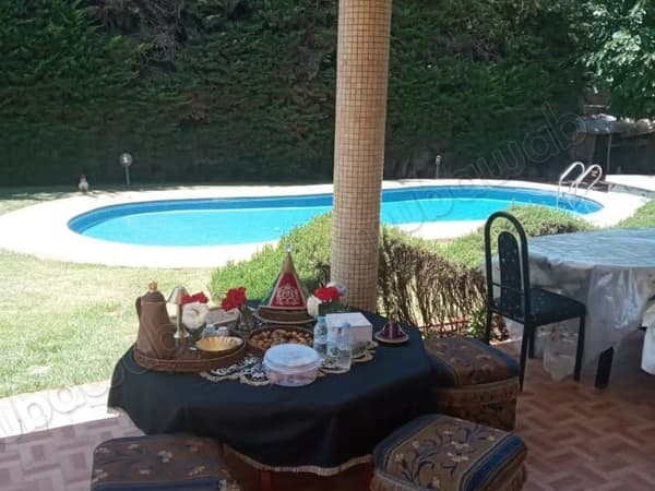 Schitterende villa te koop in Souissi. Totale oppervlakte 1820 m². Dubbele beglazing en verwarming…