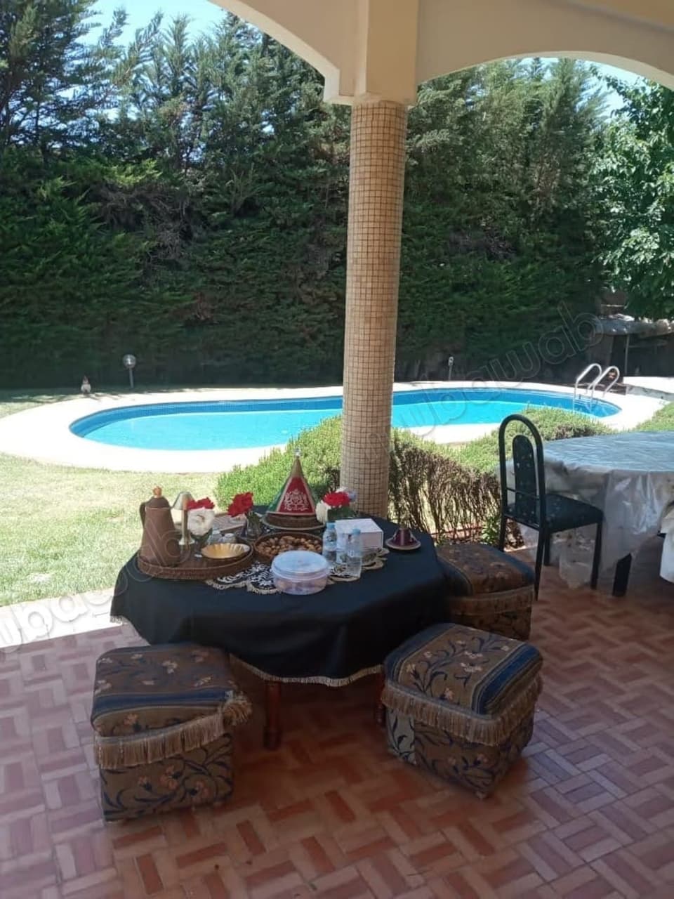 Weelderig huis te koop in Souissi. Totale oppervlakte 1820 m². Dubbel glas en verwarming...