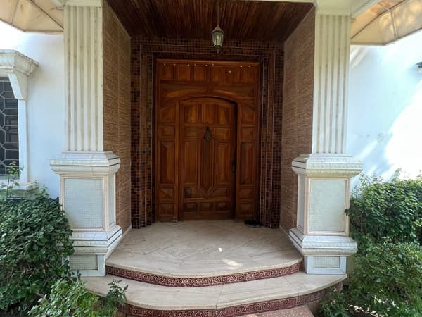 Villa 599 m² for sale in Casablanca Hay Hassani
