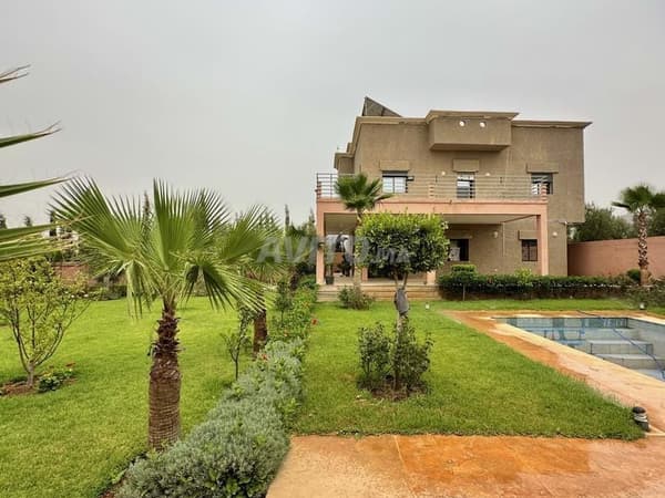 Villa 2000 m² 75 Oliviers et puit prive 5 Chambres