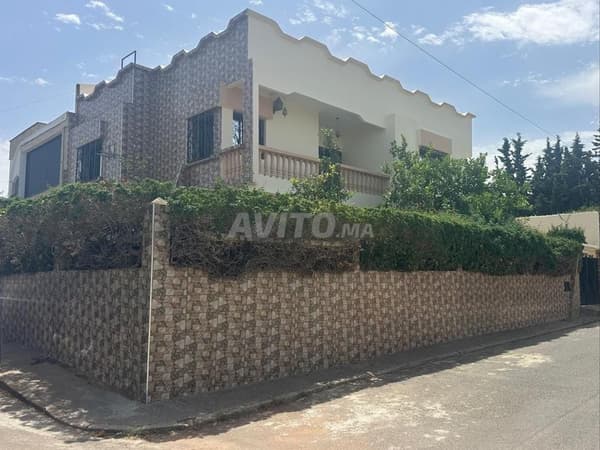 À LOUER – VILLA COMMERCIALE D'ANGLE – VAL FLEURY
