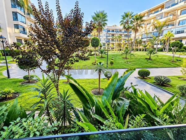 Luxury furnished garden-level apartment in Californie