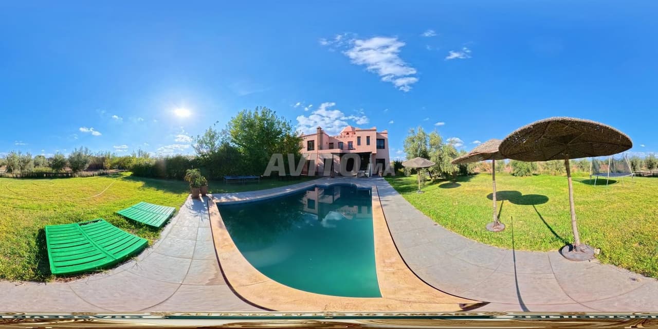Sehr schöne möblierte Villa im Riad-Stil mit Pool