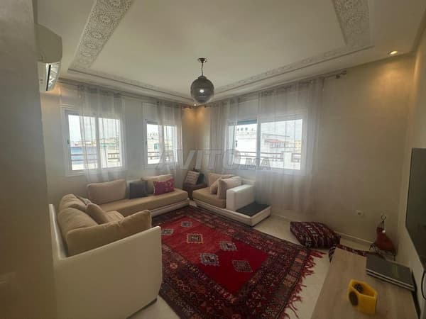 À VENDRE – BEL APPARTEMENT AVEC GRANDE TERRASSE