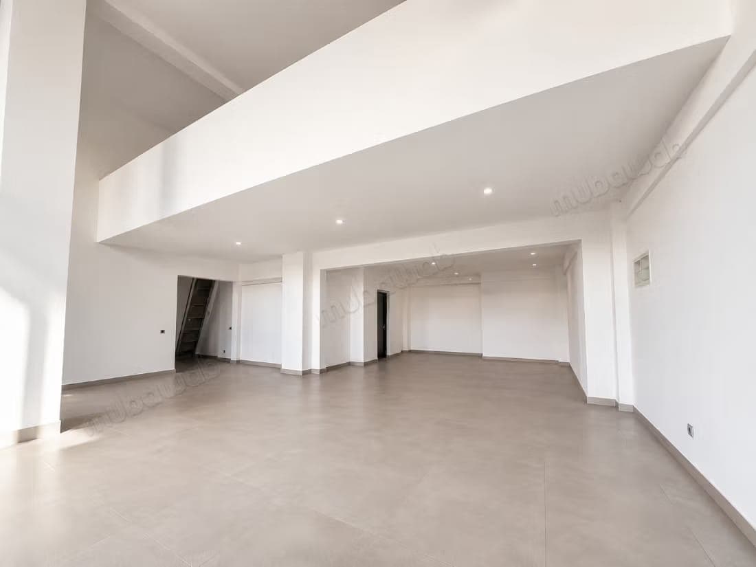 Commercieel pand van 250 m² te huur – Sidi Maarouf