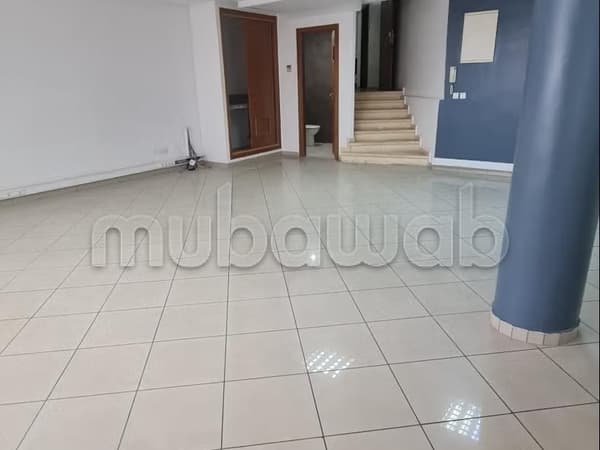 Beaux bureaux à louer à route aljadida. Surface totale 97 m². Conciergerie à disposition…