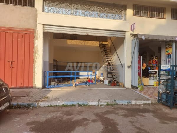 گاراج للبيع في عين حرودة بالقرب من المنطقة الصناعية