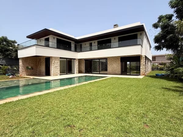 Magnifique villa à louer à Souissi. 6 chambres. Climatisation et piscine