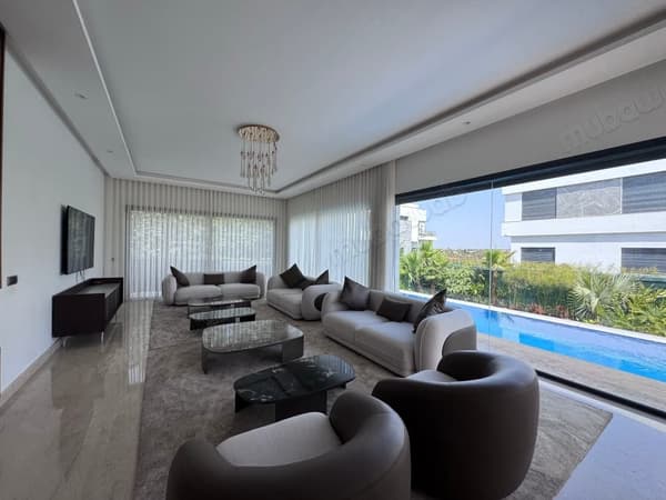 Somptueuse villa à louer à El Menzeh. Surface totale 450 m². Meublé