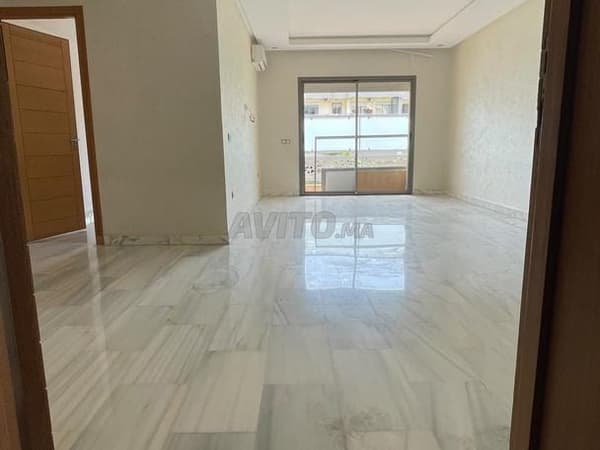 2-bedroom empty apartment for rent Pearls of Californie