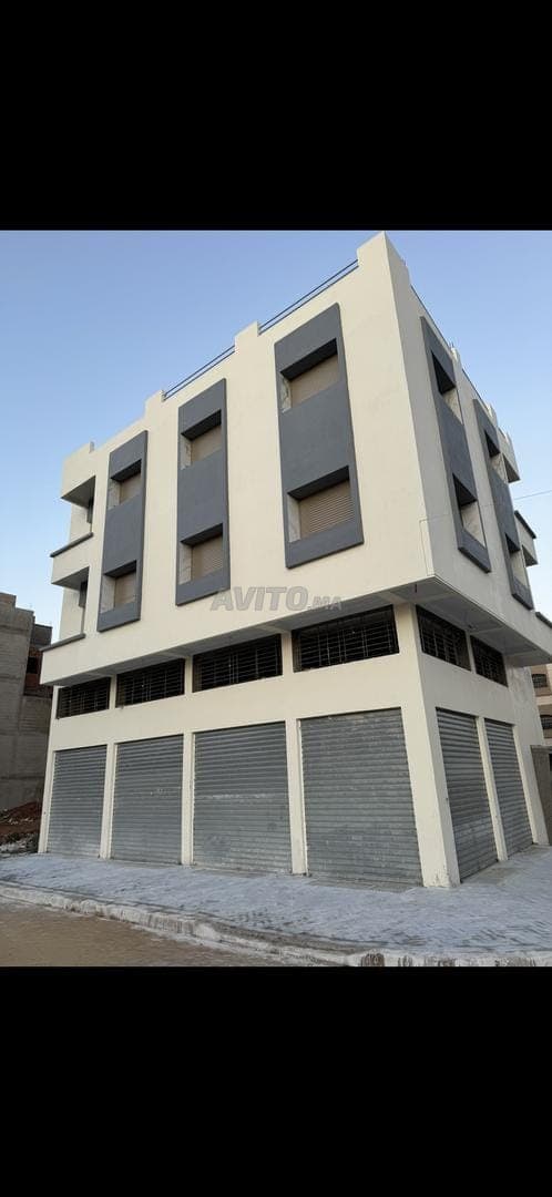 بيع طابق سكني وسرداب تجاري مسجل