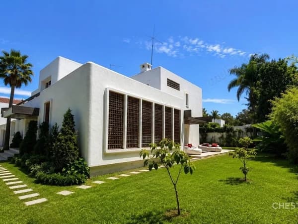 Haut Agdal Villa d'exception à vendre nichée dans un écrin de verdure de 1000 m2