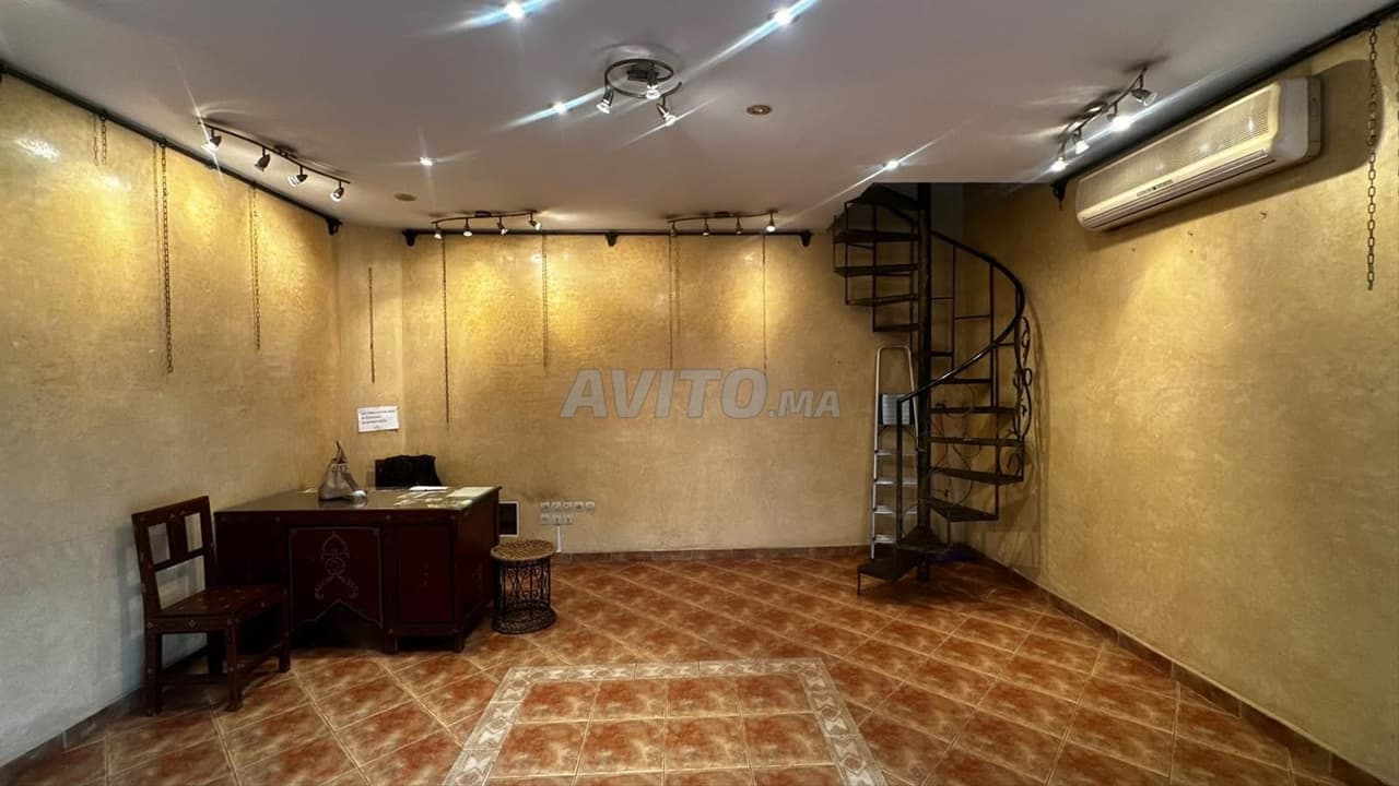 Locale commerciale di 45 m² con soppalco a Racine