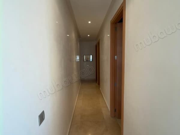 Superbe appartement à vendre à Riyad. Superficie 124 m². Piscine et air conditionné