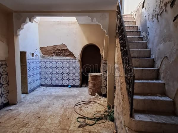 Une Toile Vierge à Riad Laarousse