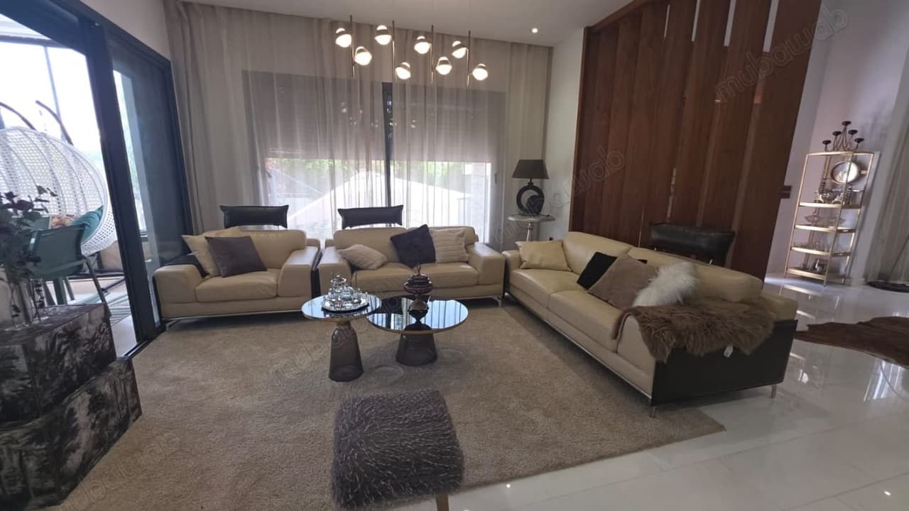 Luxusvilla zum Verkauf in Temara. Gesamtfläche 500 m². Pool und Klimaanlage