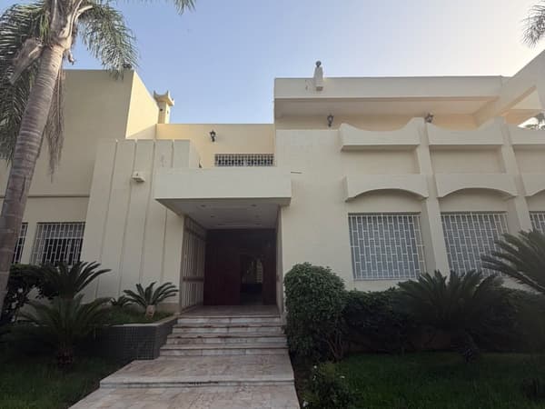 Villa 1850 m² for sale in Casablanca Ain Diab