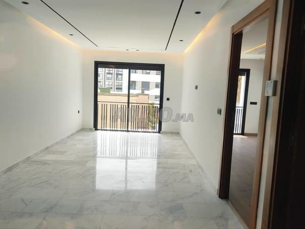 New empty studio 50m² Palmier TRAM