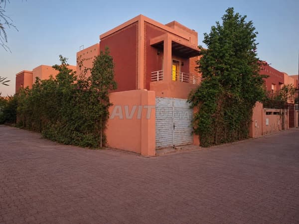À VENDRE – VILLA HAUT STANDING À TAMANSOURT