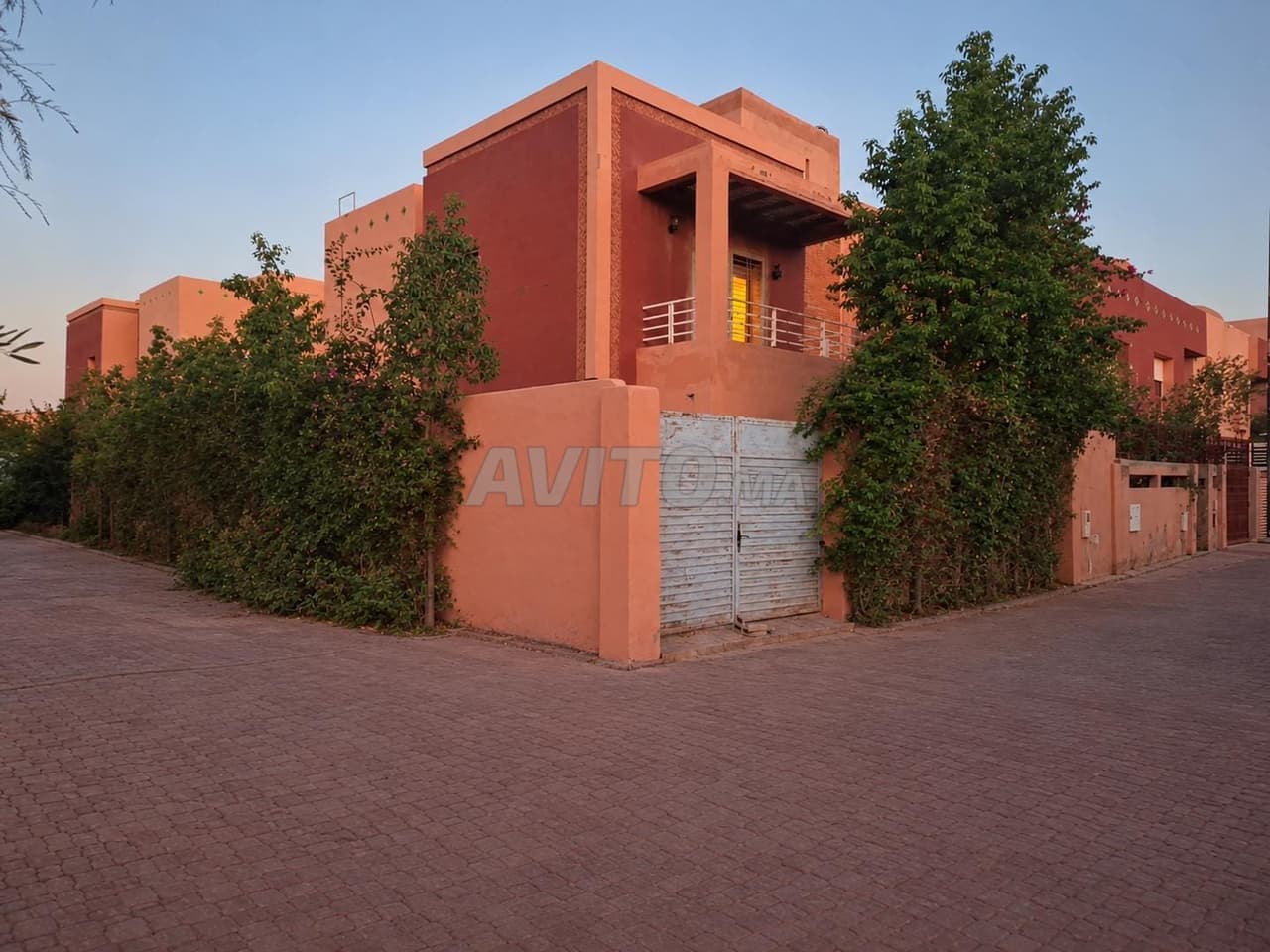 À VENDRE – VILLA HAUT STANDING À TAMANSOURT