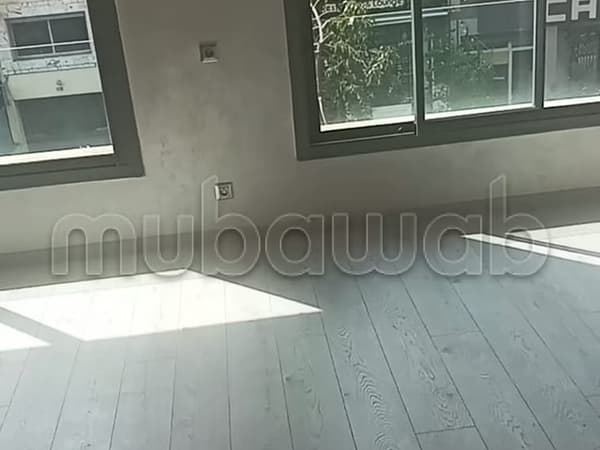 A louer un bel appartement avec 2 places au garage