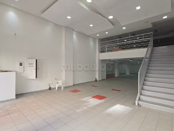 Magnifique local commercial pnein boulevard