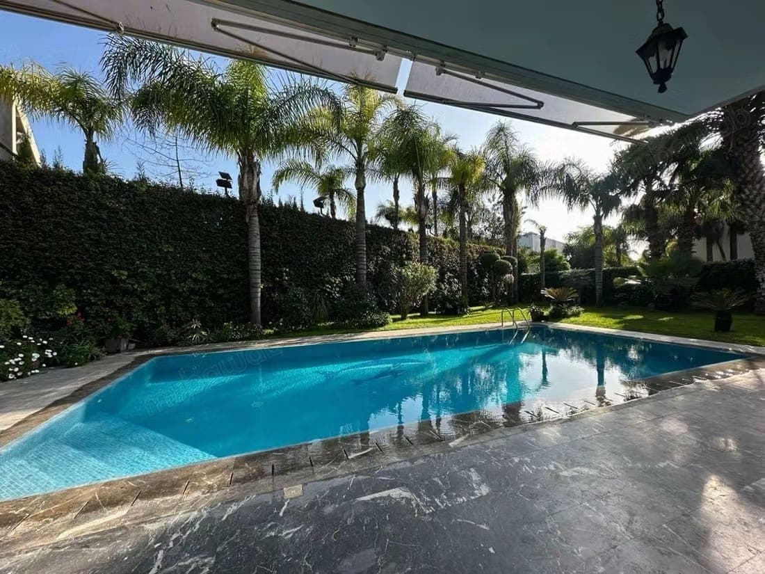 Fabulous house for sale in Californie. 4 comfortable rooms