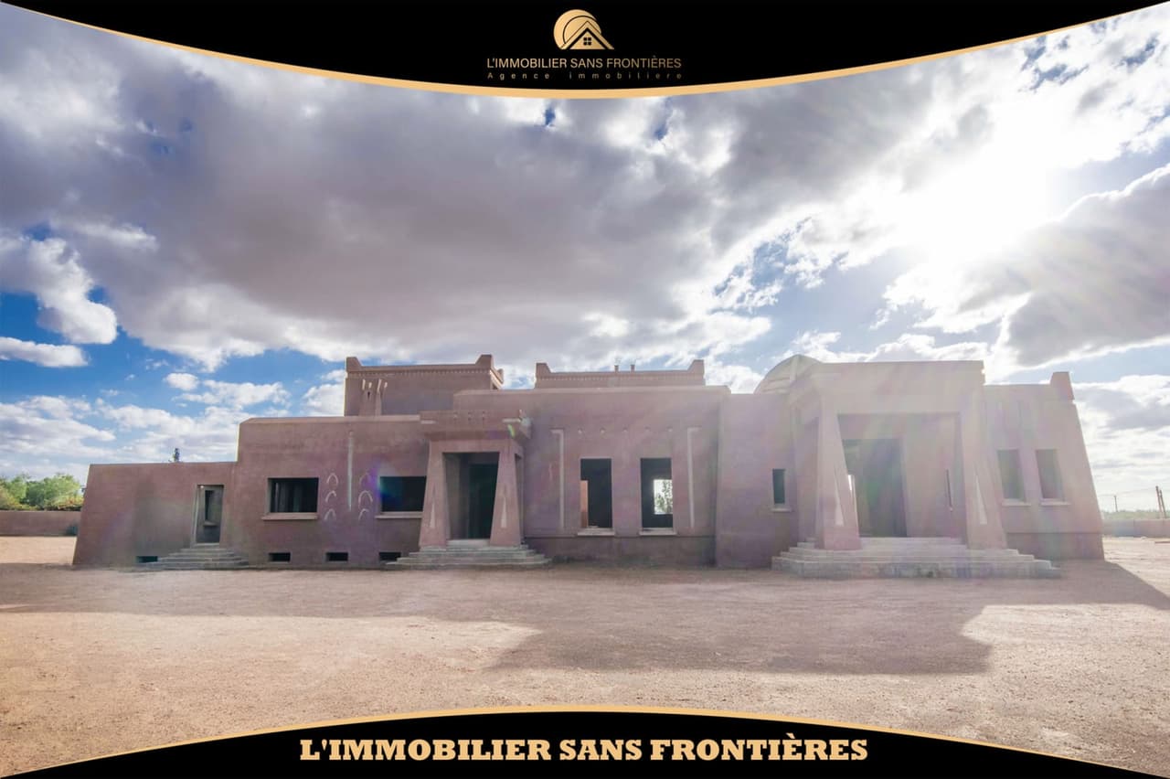 Villa semi-finie avec VNA à vendre à Route d’Amizmiz, 1 Hectare 4000 m², Marrakech